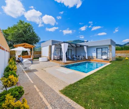 Villa Shiraz
