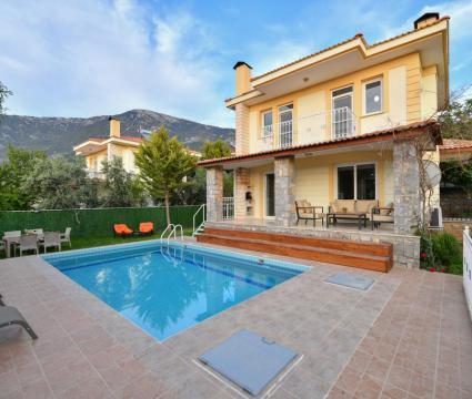 Villa Almond 2