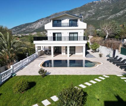 Villa White Deluxe