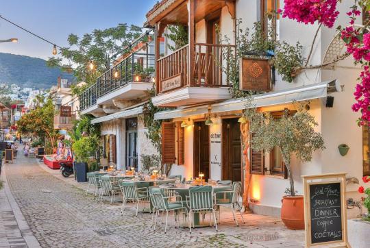 Kaş mı Kalkan mı? Villa Tatili İçin Detaylı Karşılaştırma Rehberi