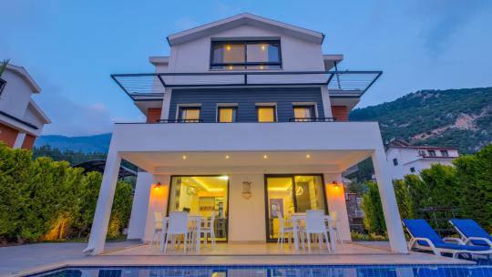 Villa Toharya