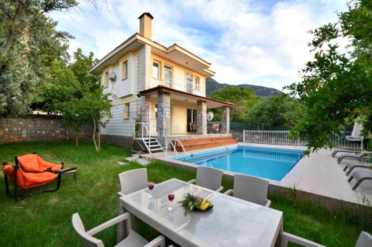 Villa Almond 2