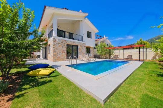 Villa - Kızılbella  & Geniş Ailelelere Uygun Villa Kiralama