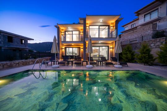 Villa-Poyraz-Duo & Jakuzili Özel Kiralık Tatil Villası