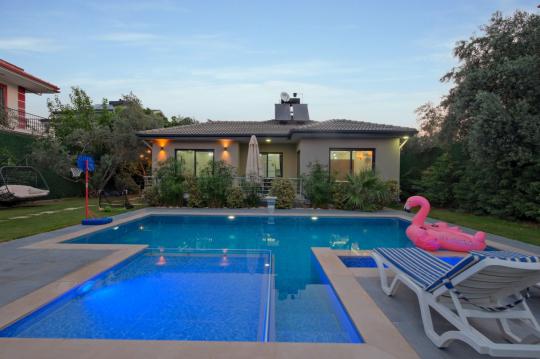 Villa - Tan & Saunalı & Jakuzili & Özel Havuzlu Villa Kirakama